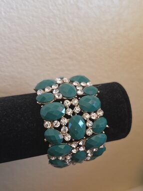 Green Crystal Stretch Bracelet - Women's Fashion Jewelry